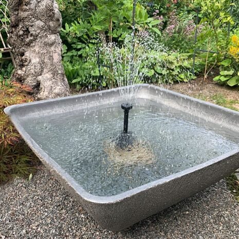 Minidamm, mörkgrå kvad 75 x 75 x 35 cm, lev.tid. Juli. Minidamm, mörkgrå kvad 75 x 75 x 35 cm, lev.tid. Juli.